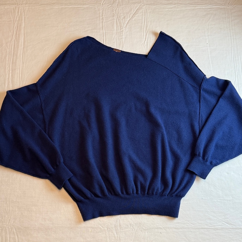Free People Women's Asymmetrical Off-the-Shoulder Navy Sweater Size S